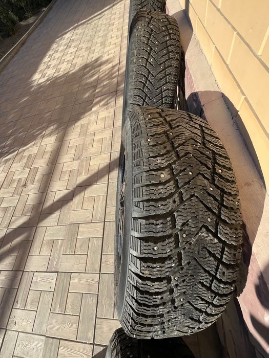 Комплект зимних резин с дисками 235/65/17