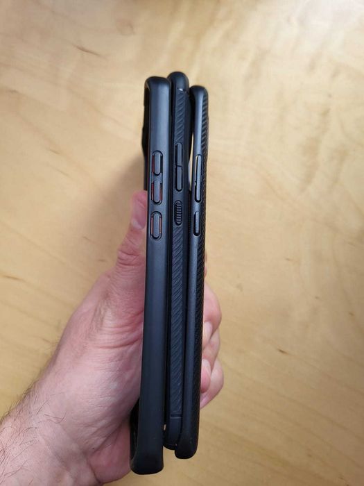 3 Huse Mobilfox Spigen si Xioami pentru Mi 11