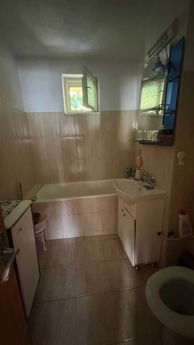 Apartament 3 camere + boxă CU CF!!! etaj 2/4, zona 1 Decembrie 1918, Piatra-Neamț