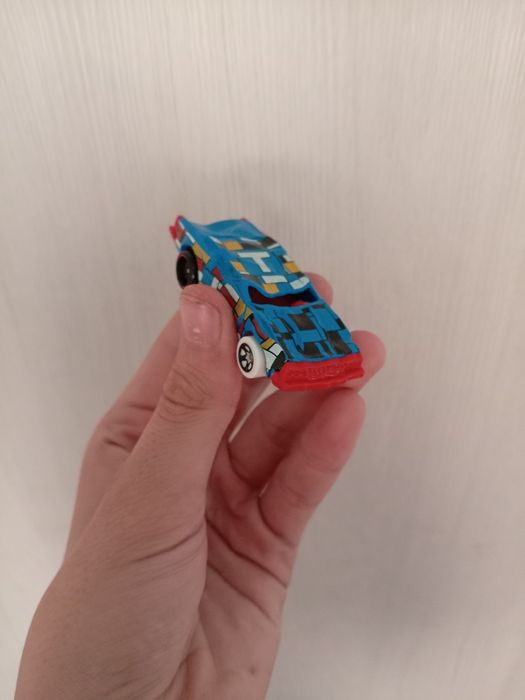 Продам машинку хот вилс