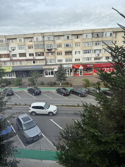 Închiriez apartament cu 2 camere