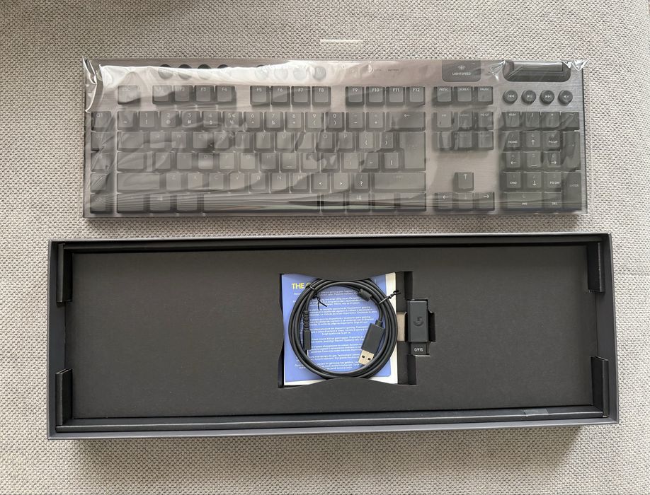 Tastatura mecanica wireless Logitech G915 Lightspeed - complet in cutie - layout US INTL, perfect funcțională