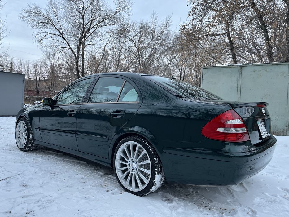 Mercedes-Benz E240 в идеальном состоянии.