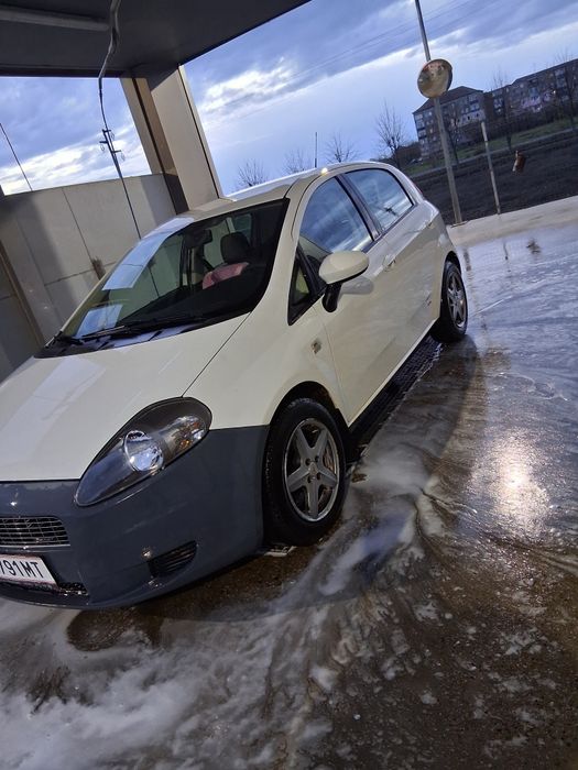 Vând urgent fiat grand punto.