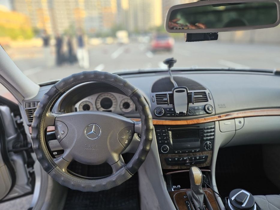 Mersedes-Benz w211