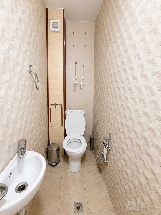 Гунча, Беруний кўчаси - катта квартира (100 M²) без маклера, метро ёни