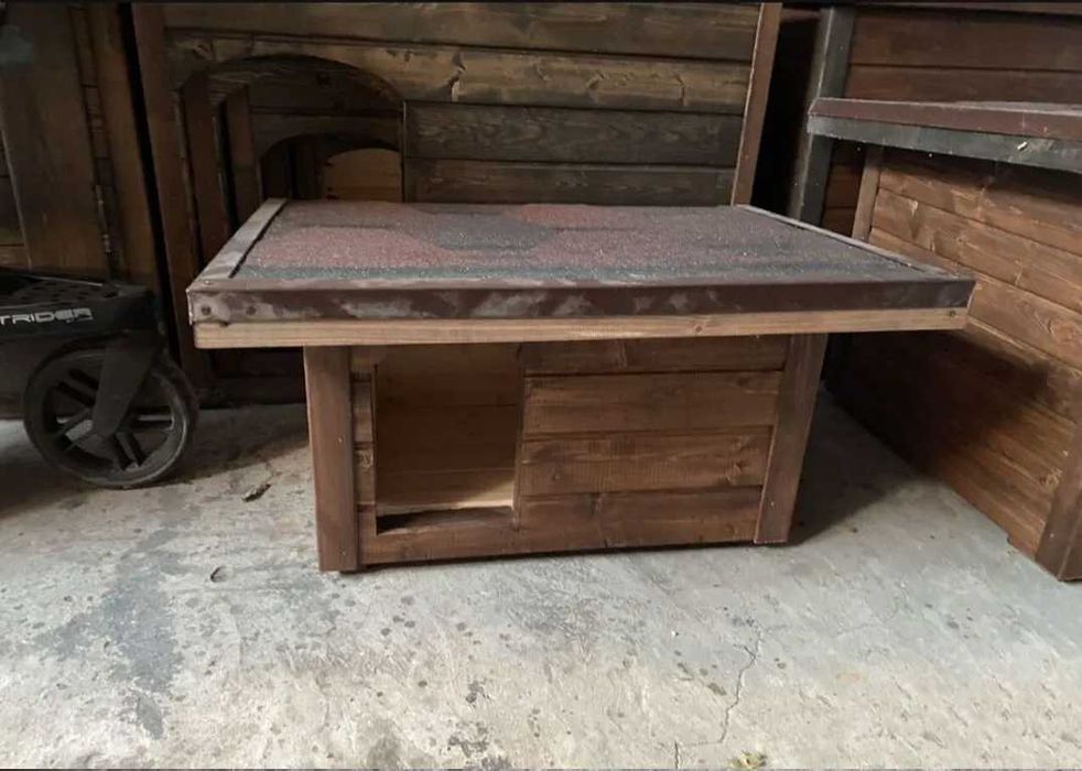 Будки для собак.