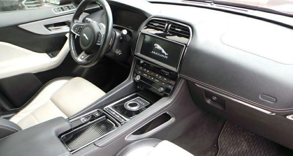 Vand/Schimb Jaguar F-Pace R-DYNAMIC