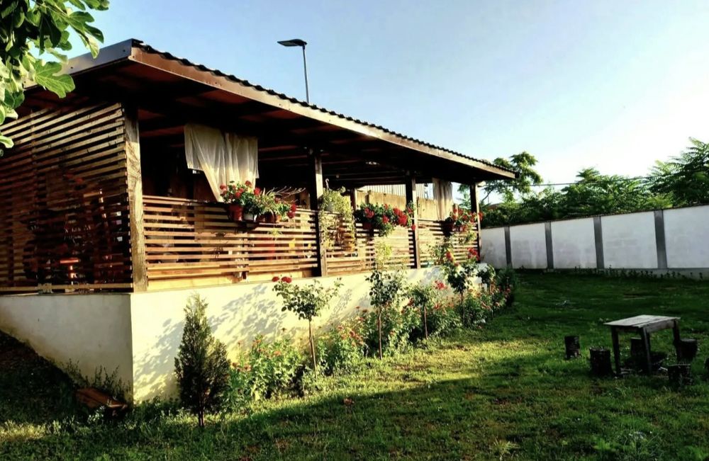 Casa individuală, intabulată, racordată la utilități