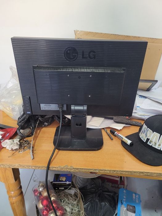 Монитор LG L192WS