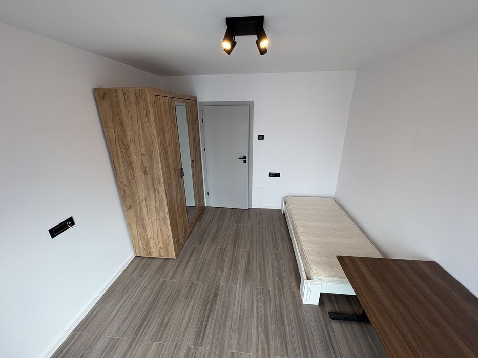 PF inchiriez apartament 3 camere in Elite City