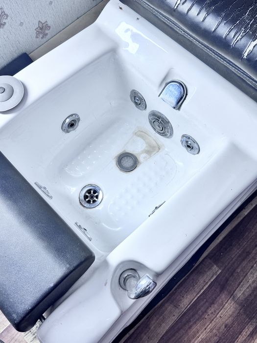 Массажное педикюрное кресло