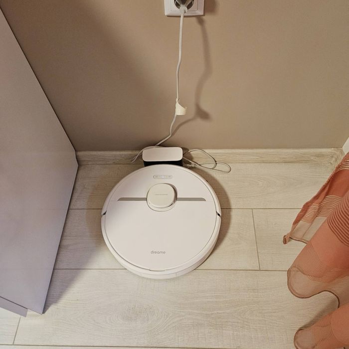 Робот прахосмукачка и моп