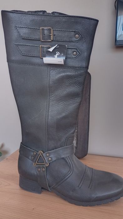 Кожени дамски ботуши за ценители. Последна бройка от модела.