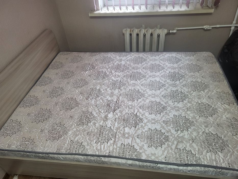Продаётся двуспальная кровать