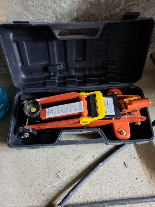 Оборудване/машини за сервиз за гуми