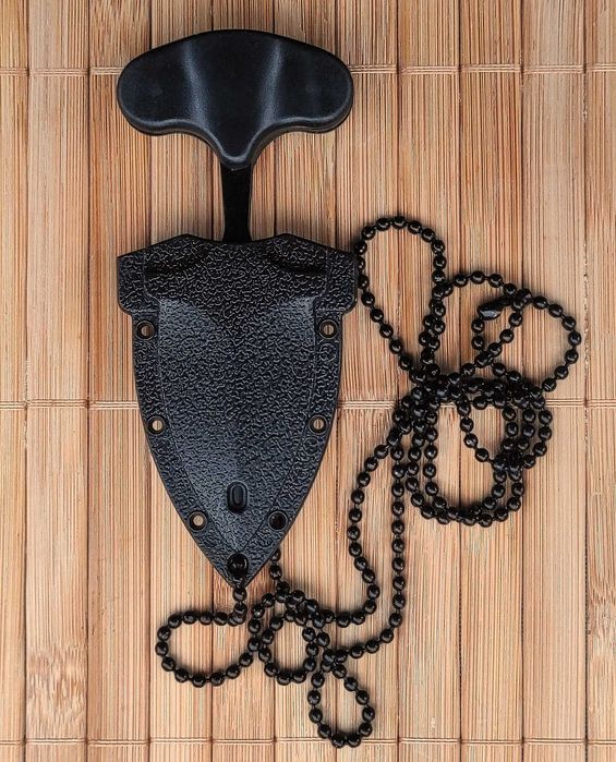 Малко ножче за носене на врата /ударна кама/