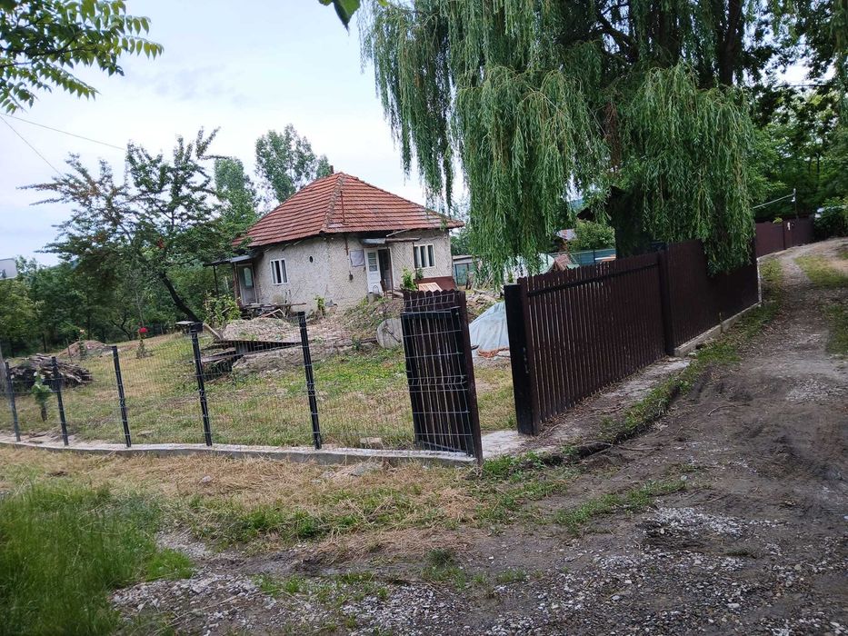 vand casa+ teren la tara zona munte