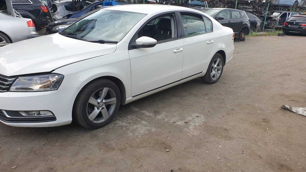 Dezmembrez Volkswagen Passat B7 2.0 TDi an 2012 cod motor CFF