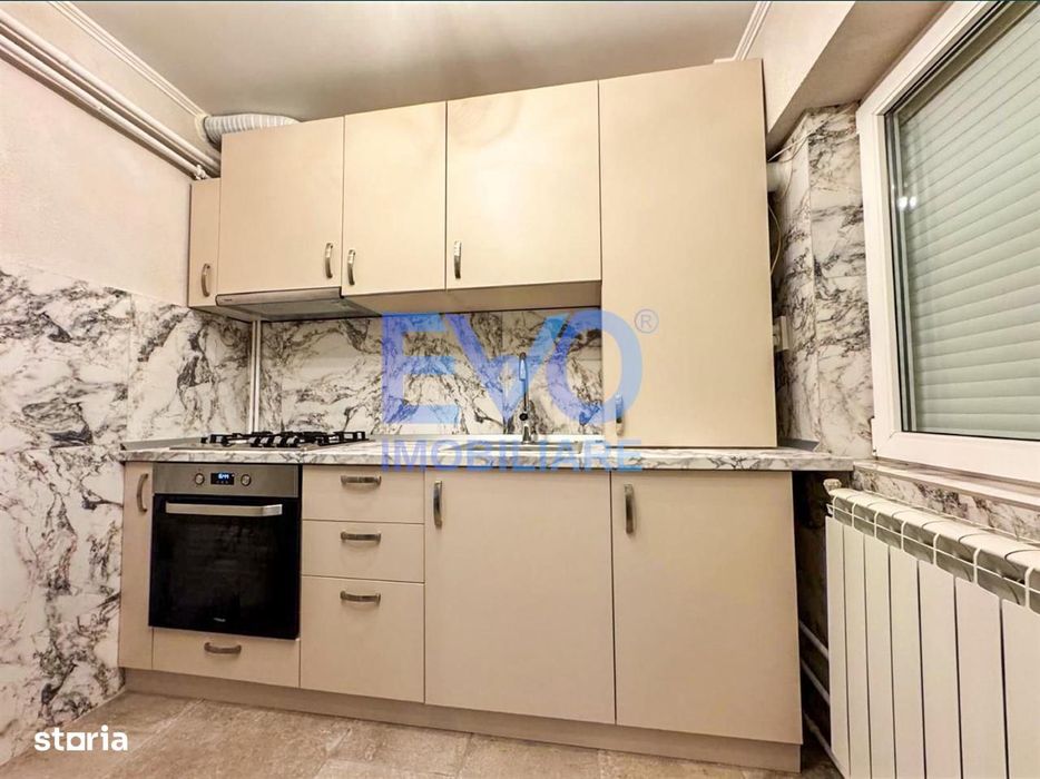 Apartament cu 3 camere, etajul 1, decomandat, zona Centrala