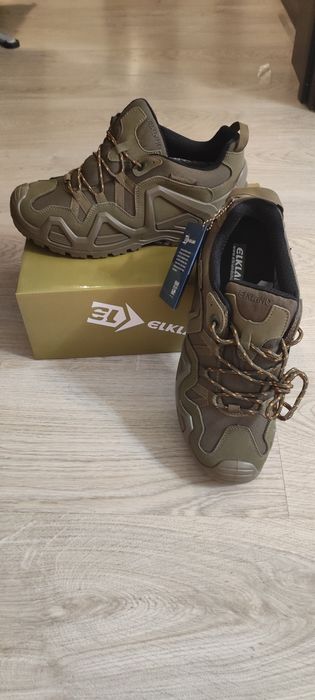 Кроссовки тактические