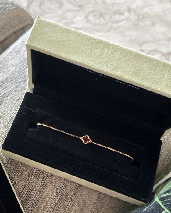 Продам браслет с красным агатом