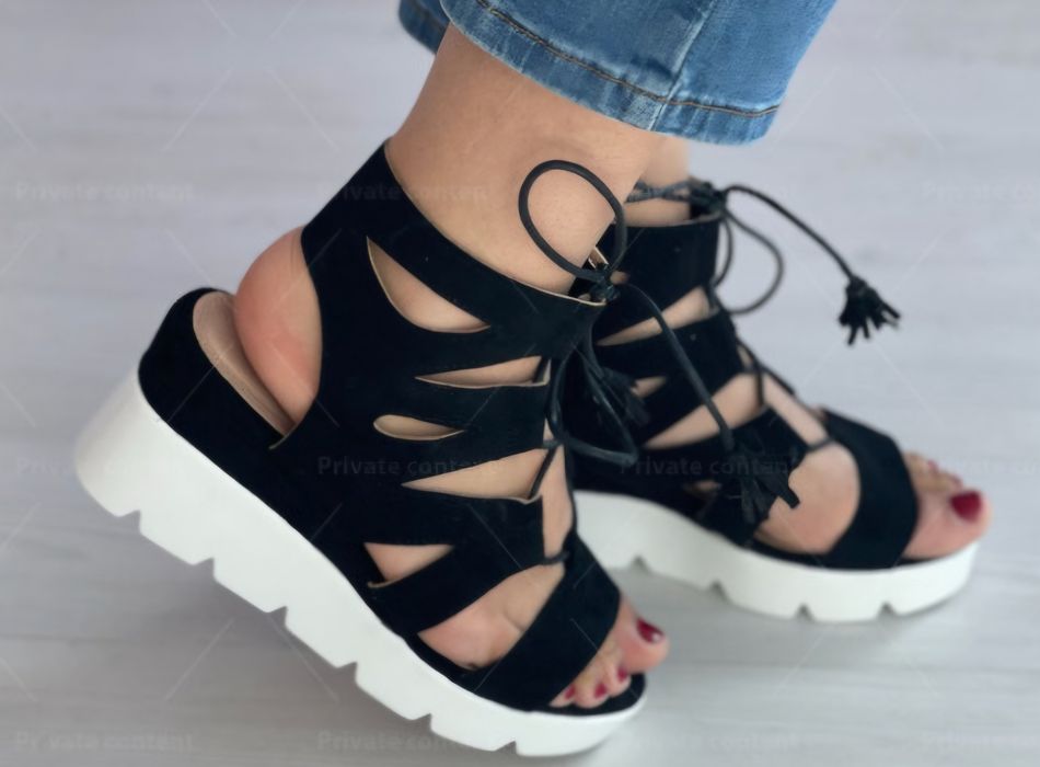 Актуални дамски чехли и сандали