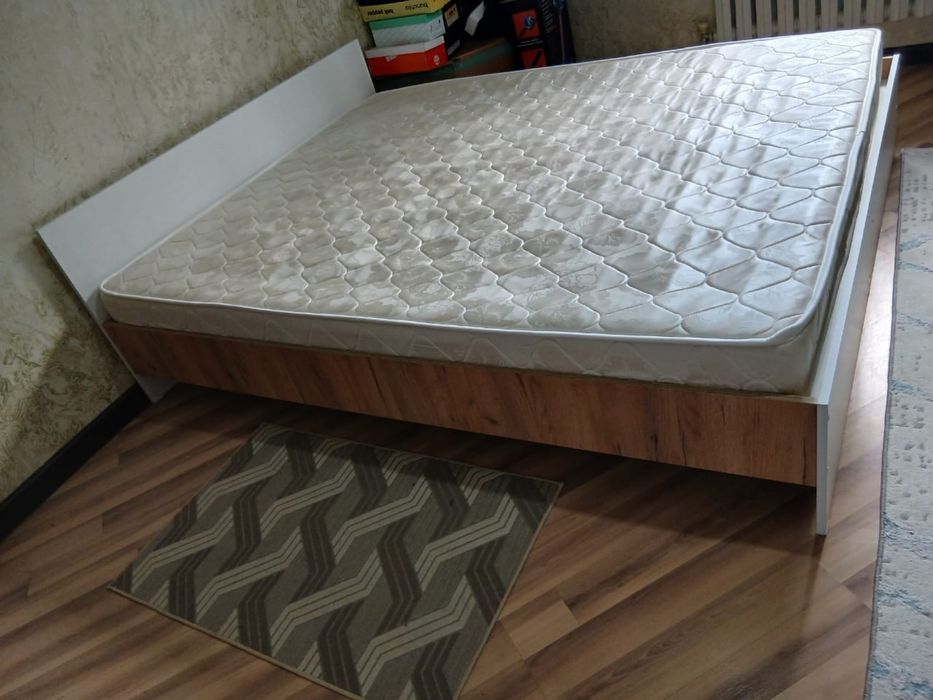 Продам кровать срочно размер 160*200