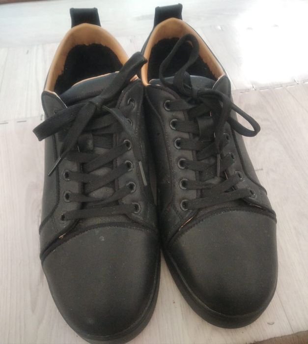 Продам мужской кроссовки