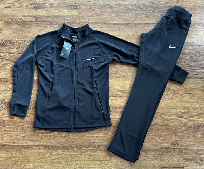 Дамски,памучен екип Nike с бродирано лого,тъмно син цвят