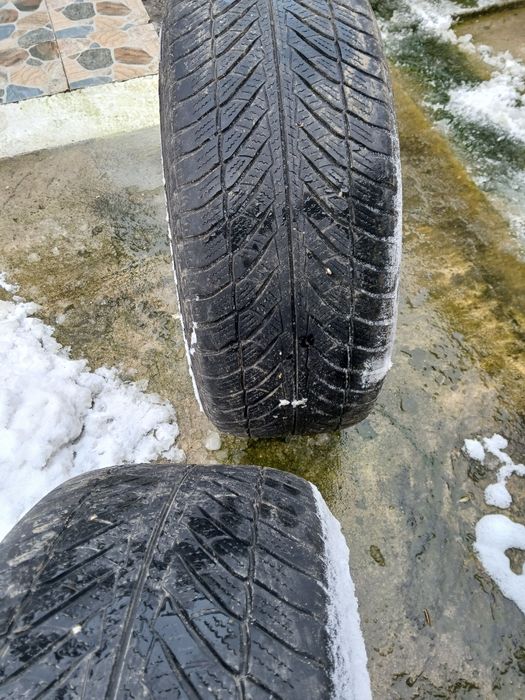 Vând 2 anvelope 255 50 19 marca Good Year RUN FLAT în stare excelentă