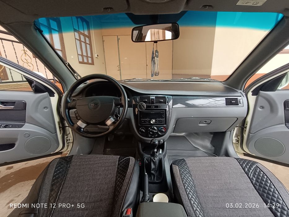 Rasmdagi mashina sotiladi