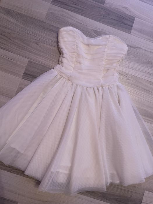 Официална рокля...