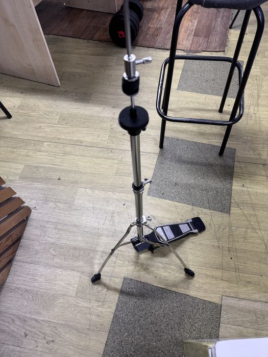 Продаются стойки под хай хэт
