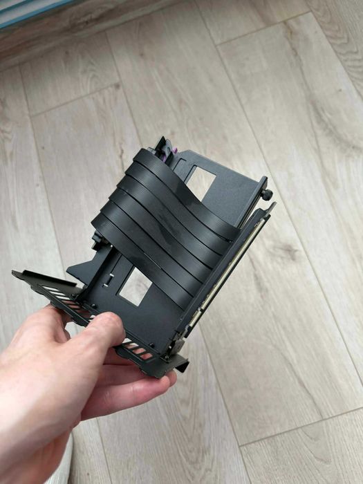 PCIe riser кабел + вертикален GPU bracket (PCIe 3.0)