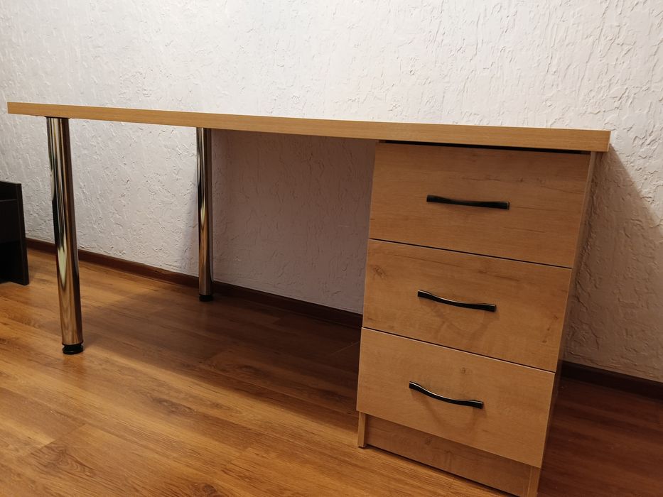 Стол, компютерный стол.Работчи стол.