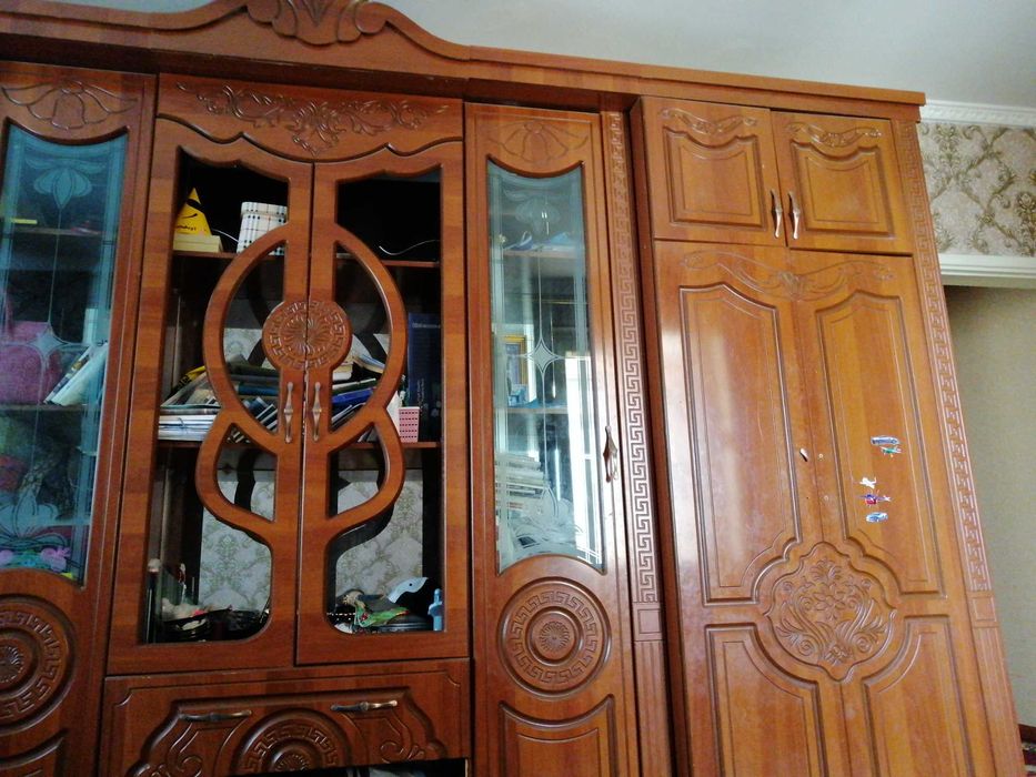 Katta garniturga stenka