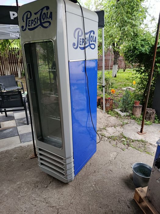 Vitrina frigorifica verticala pentru sucuri - bauturi ,  slim