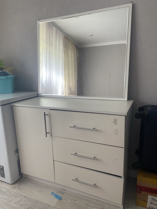 Продам шкаф и комод с зеркалом