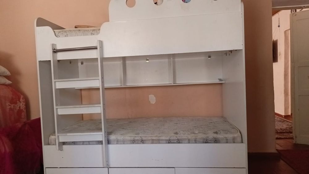 2 этажка диван сатылады детский + матрасы