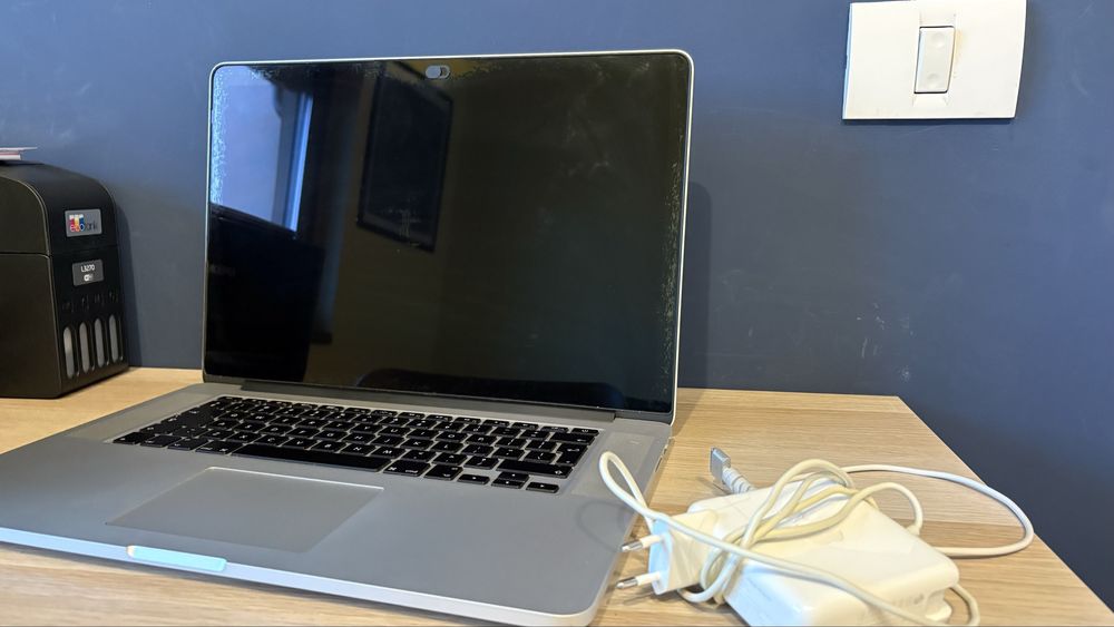 Apple MacBook Pro (Retina, 15-inch, Mid 2015)