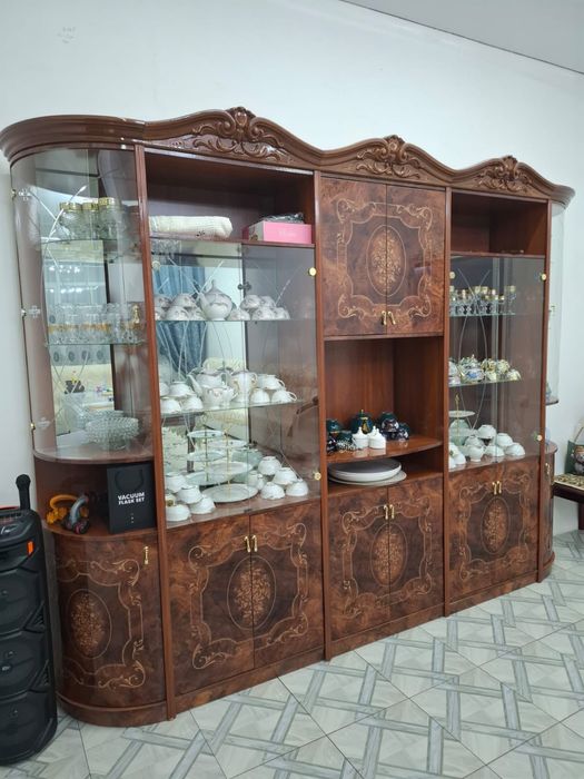 Продается б/у сервант в хорошем состоянии!