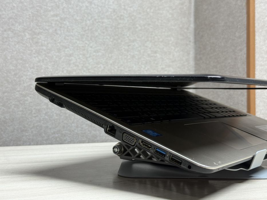 ASUS SSD ноутбук в отличном состояний