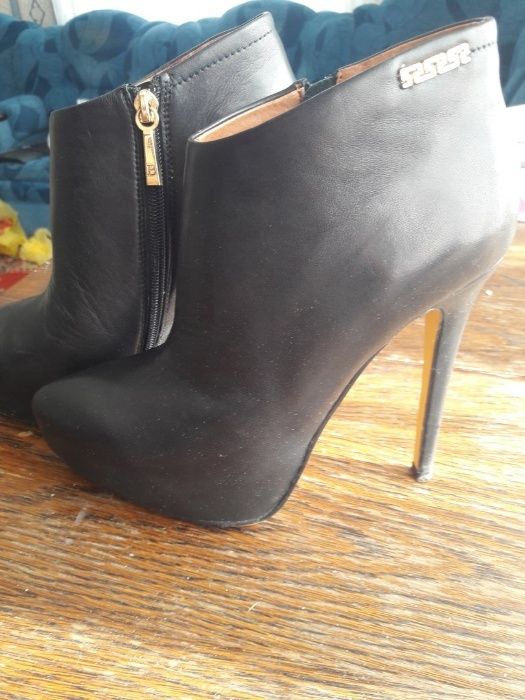 Продам обувь, батильоны!Натуральная кожа, одевались один раз!