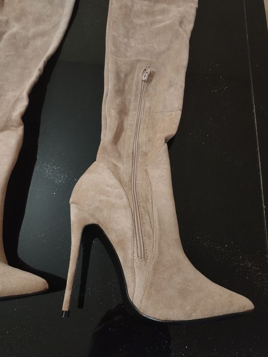 Ботуши от велур-нови.