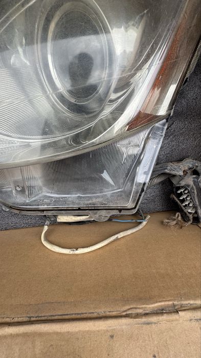 Продам пару фар на lexus is350