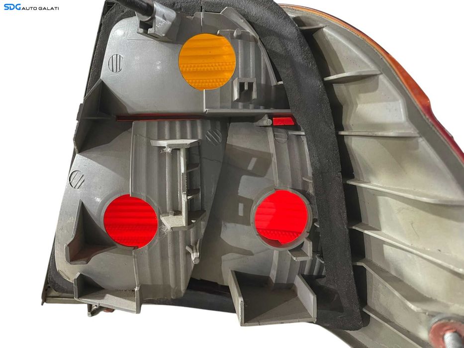 Stop Lampa Tripla Stanga BMW Seria 3 E46 Berlina Sedan Limuzina 1998 - 2005 (Fisura Fina Mijloc Stanga) [LR0194]