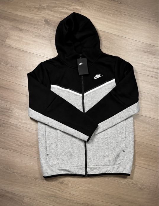 Продам Nike Tech Fleece Серая
