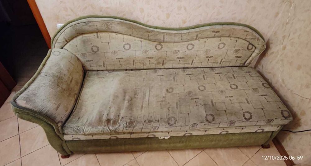 Диван мягкий, софа.