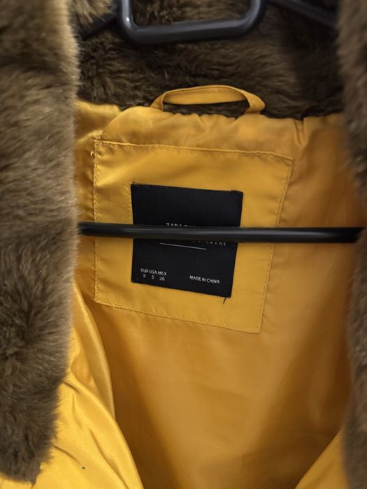 Vand geaca Zara marimea S stare perfecta